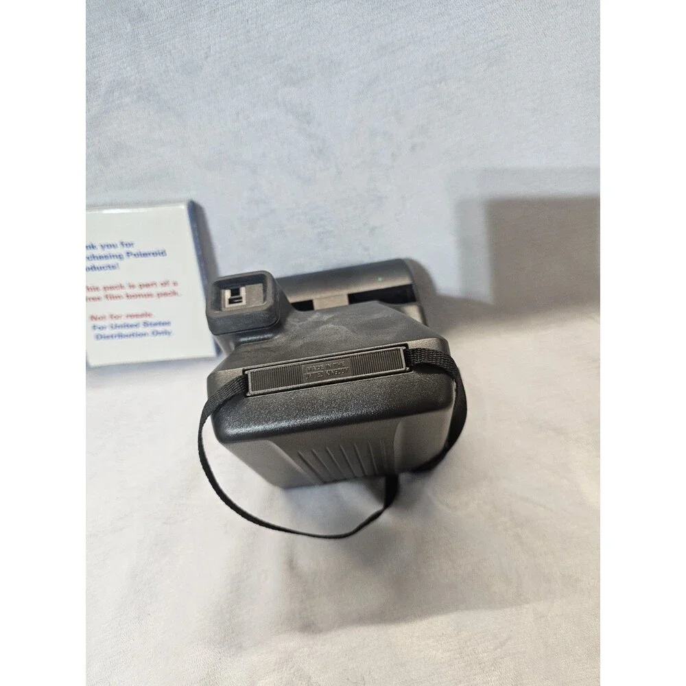 Vintage Polaroid One Step Close Up 600 Film Instant Camera With Strap
